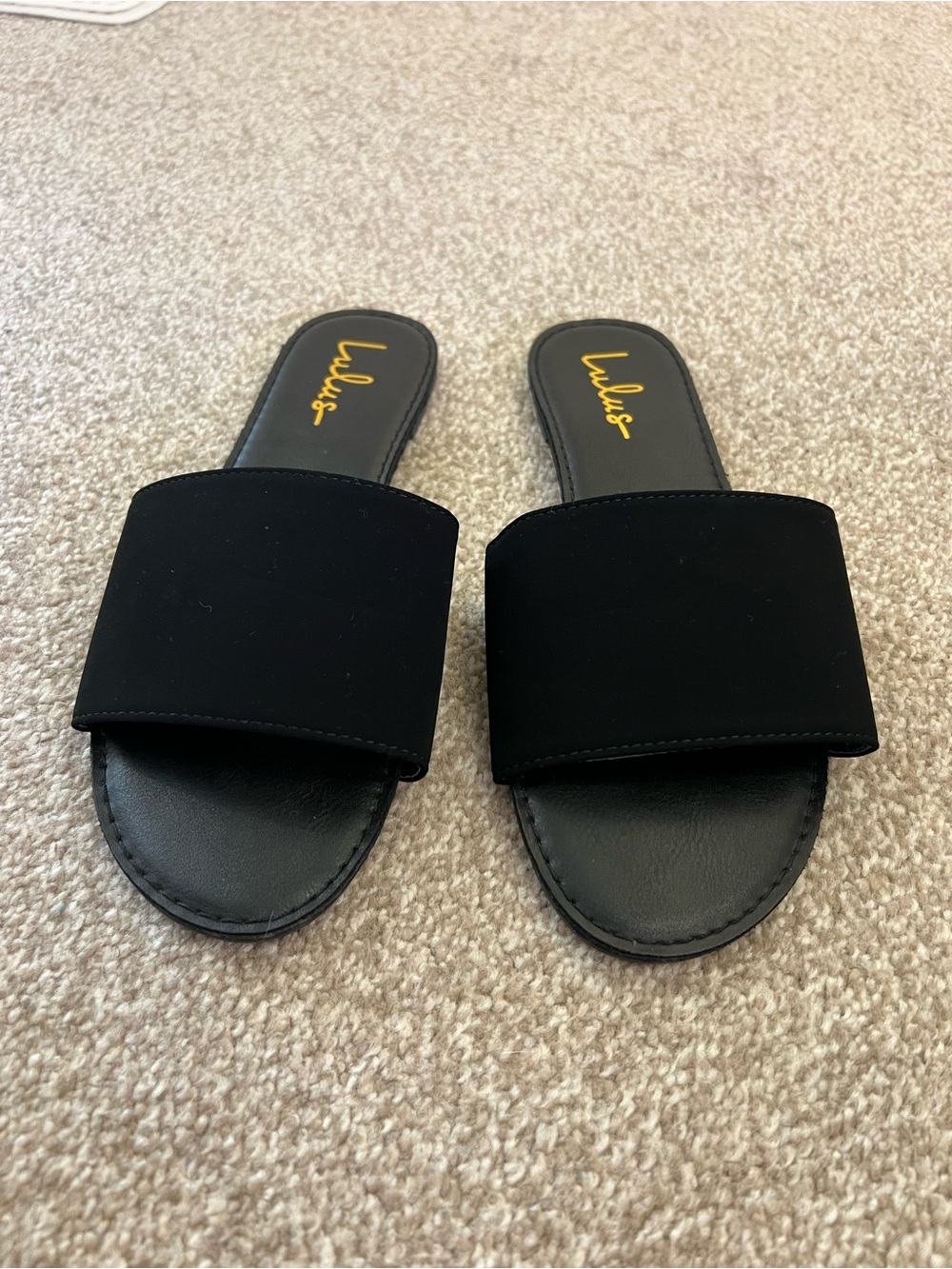 Lulu's Black Wide-Strap Slide Sandals